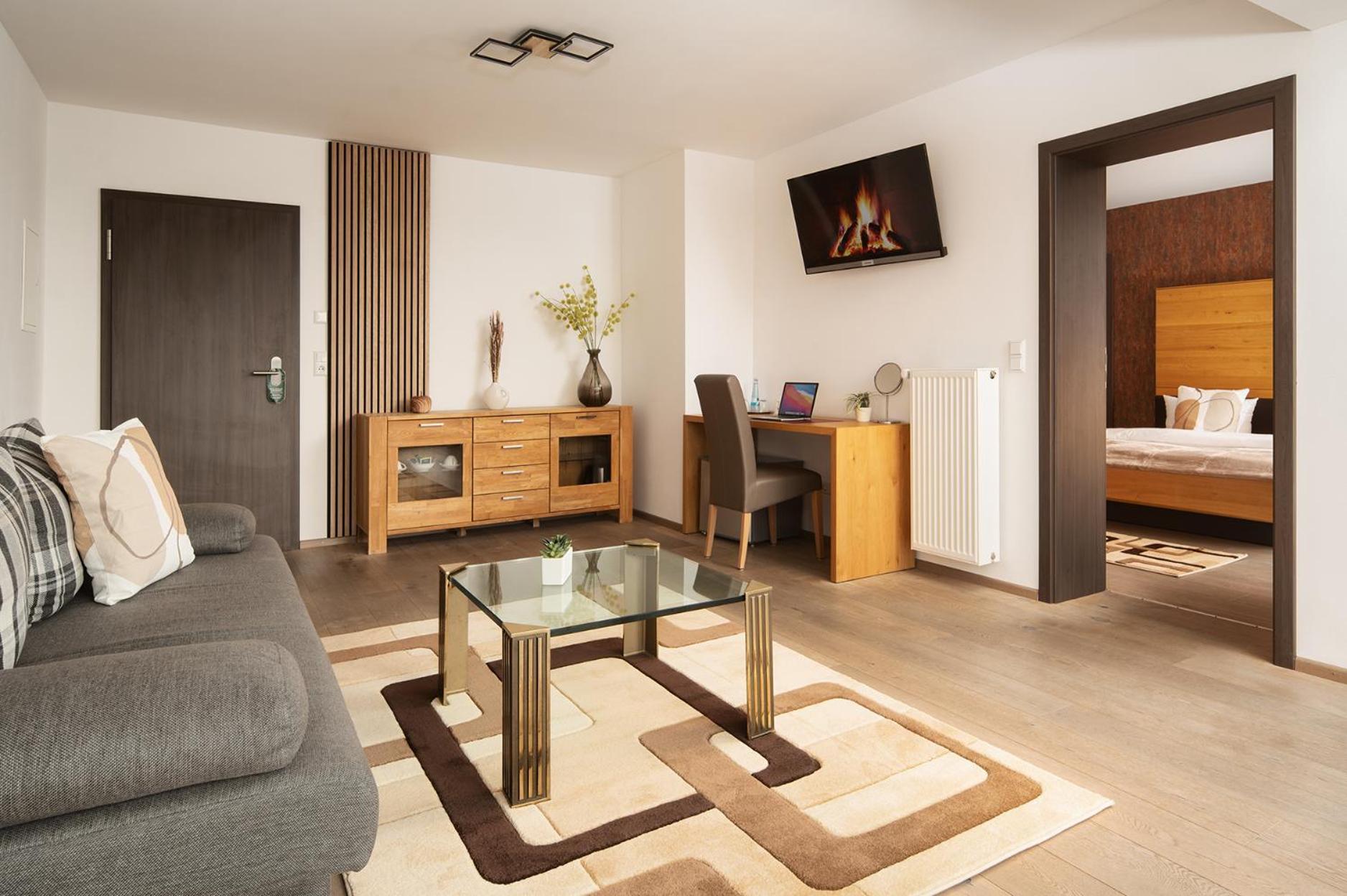 Hotel Vier Jahreszeiten Therme & Kliniken Bad Krozingen Naehe Freiburg & Schwarzwald Ideal Fuer Wellness Kur & Business Ausfluege 24H Check In- Wlan & Parken Gratis Exterior foto