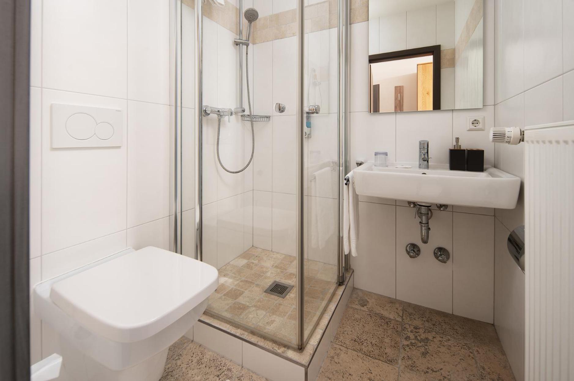 Hotel Vier Jahreszeiten Therme & Kliniken Bad Krozingen Naehe Freiburg & Schwarzwald Ideal Fuer Wellness Kur & Business Ausfluege 24H Check In- Wlan & Parken Gratis Exterior foto